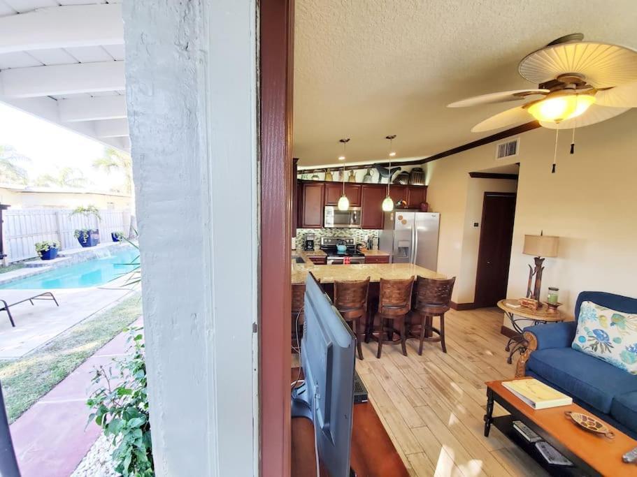 Hawaiian Cottage - Heated Pool Walk To The Beach Cocoa Beach Bagian luar foto