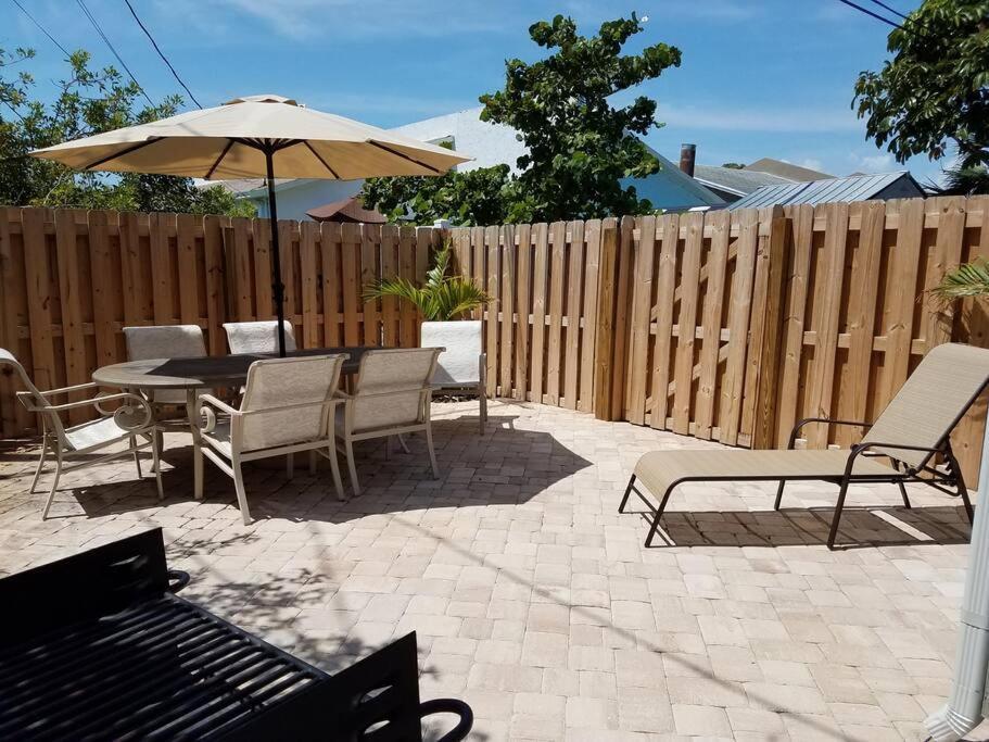 Hawaiian Cottage - Heated Pool Walk To The Beach Cocoa Beach Bagian luar foto