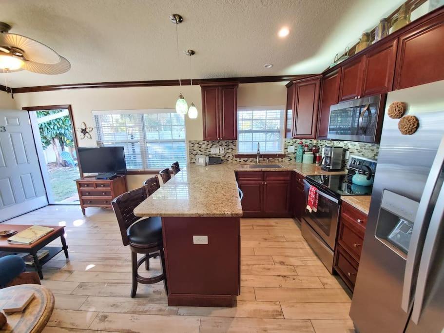 Hawaiian Cottage - Heated Pool Walk To The Beach Cocoa Beach Bagian luar foto